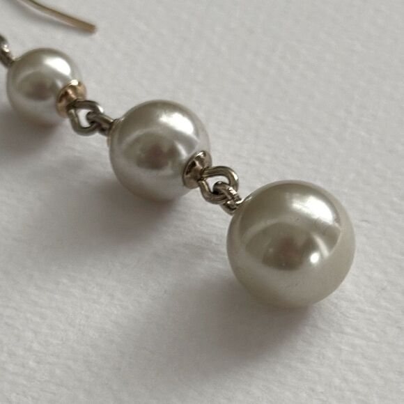 Graduated Glass Pearl Drop Earrings – Lulu Frost, Gold Tone, 2.75” Long - Picture 4 of 8